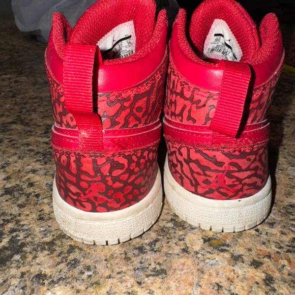 Air Jordan 1 High Retro GS BG GYM RED Elephant Print Red Toddlers 10C 826715-600 - Picture 2 of 10